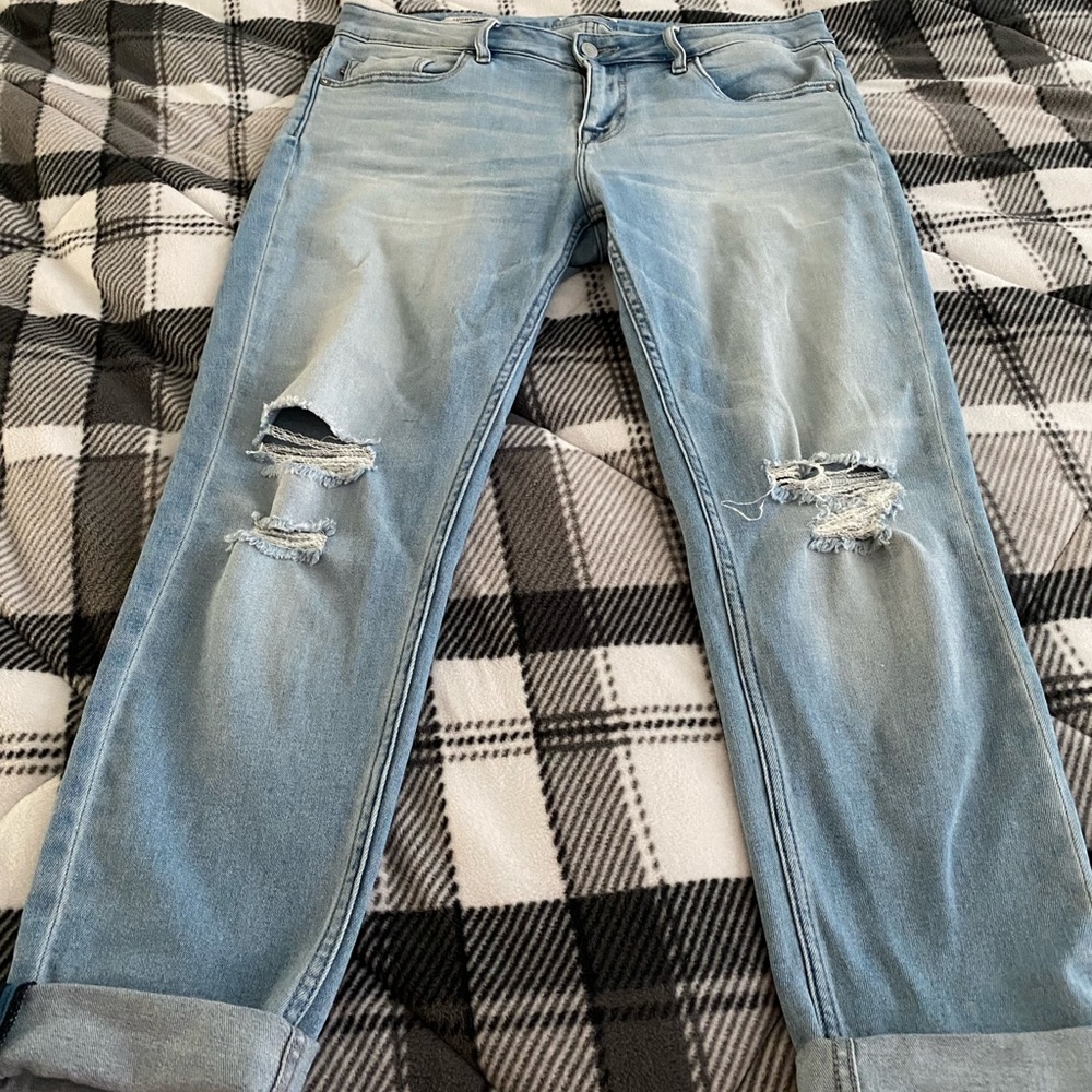 Vigoss Thompson tomboy distressed jeans.